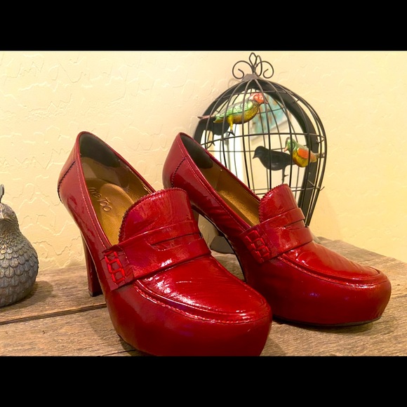 Me Too red patent leather loafer style pumps - Picture 1 of 11